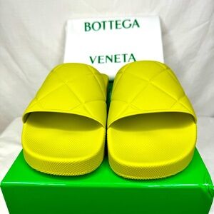 Bottega Veneta matte rubber slider sandals size men’s 40 in kiwi